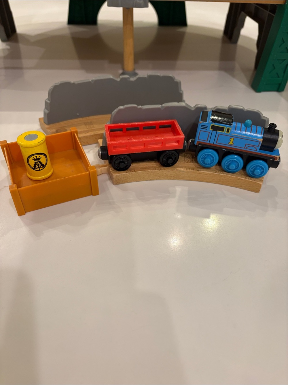 Thomas & Friends Wooden Railway Mountaintop Supply Run Set - Picture 2 of 16